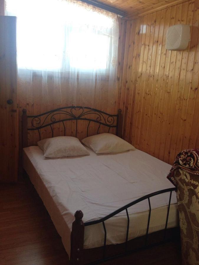 Guest House On Apskha Leona 12 Гагра Екстер'єр фото